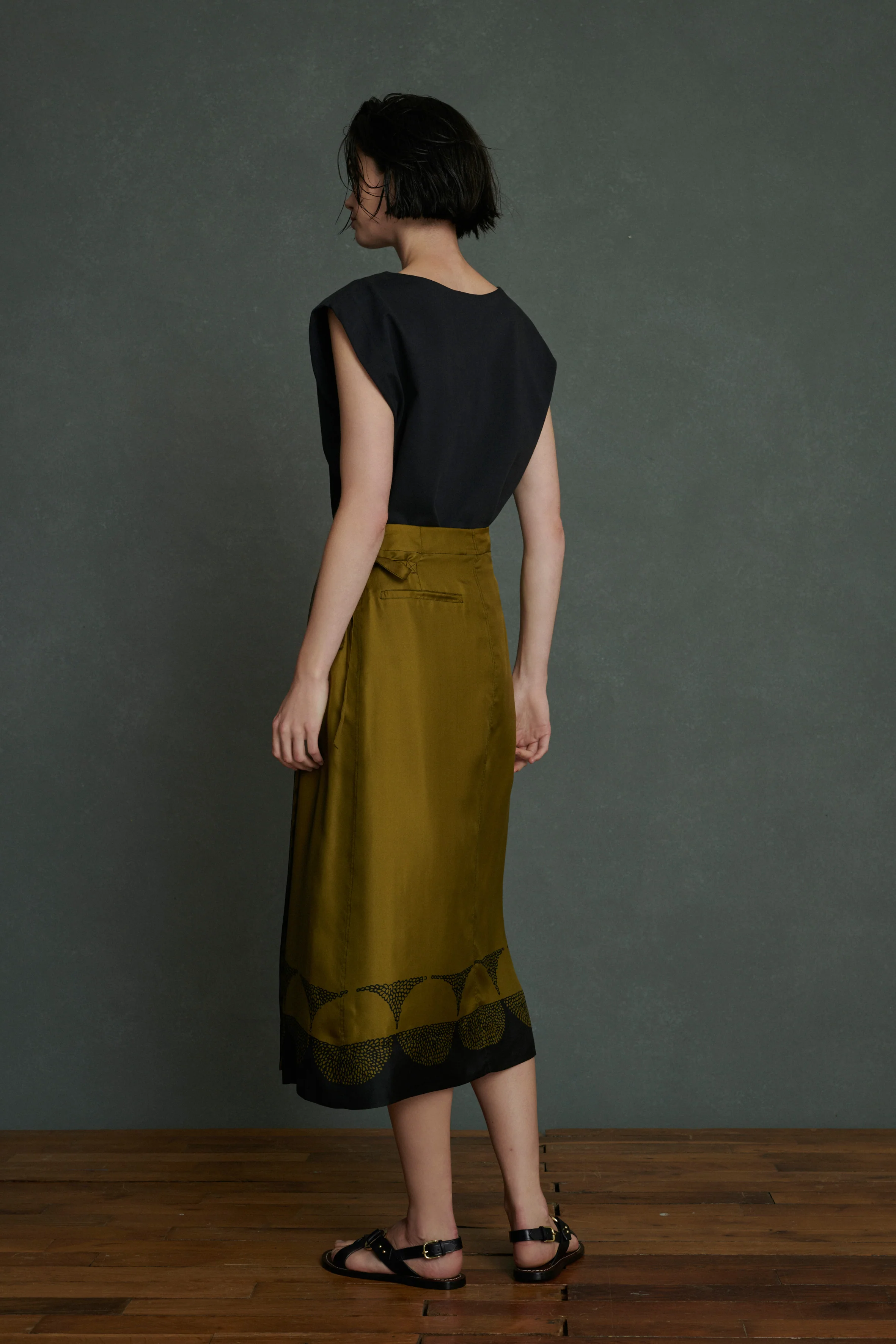 AMANDA BLACK TEE-SHIRT