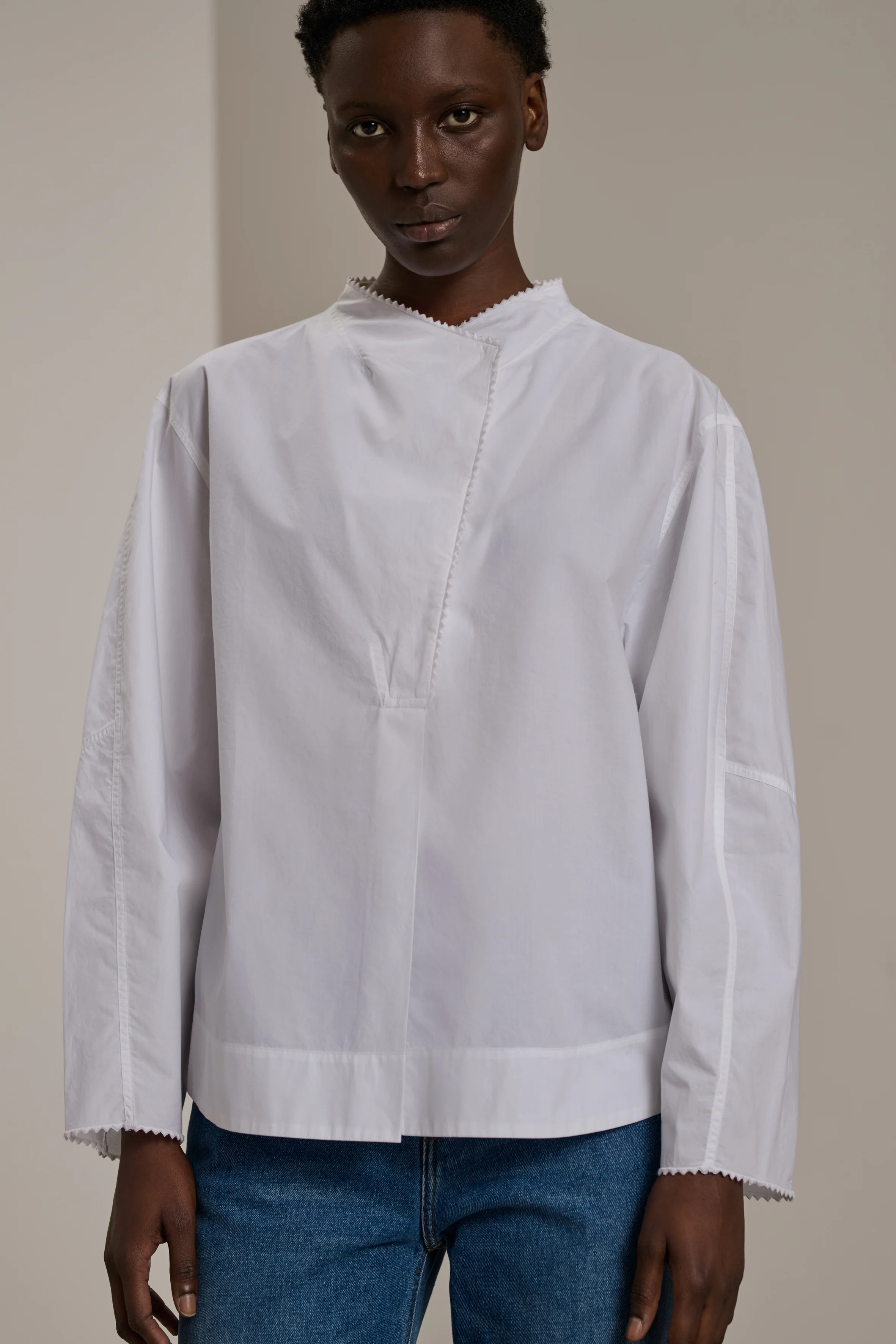 BERRY WHITE BLOUSE