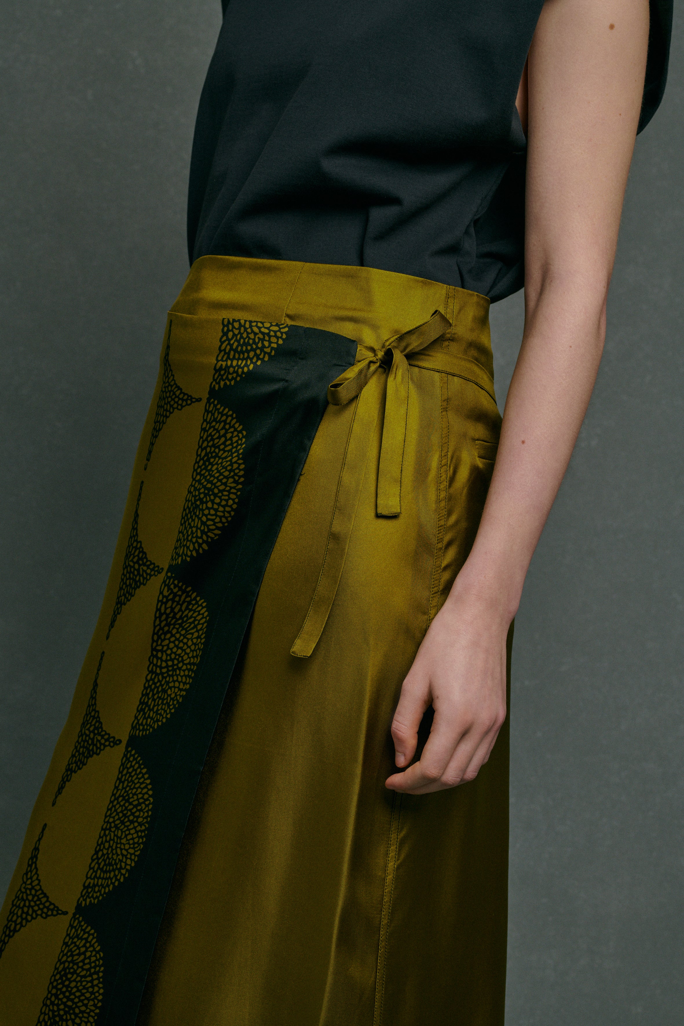 TENSI KHAKI SKIRT