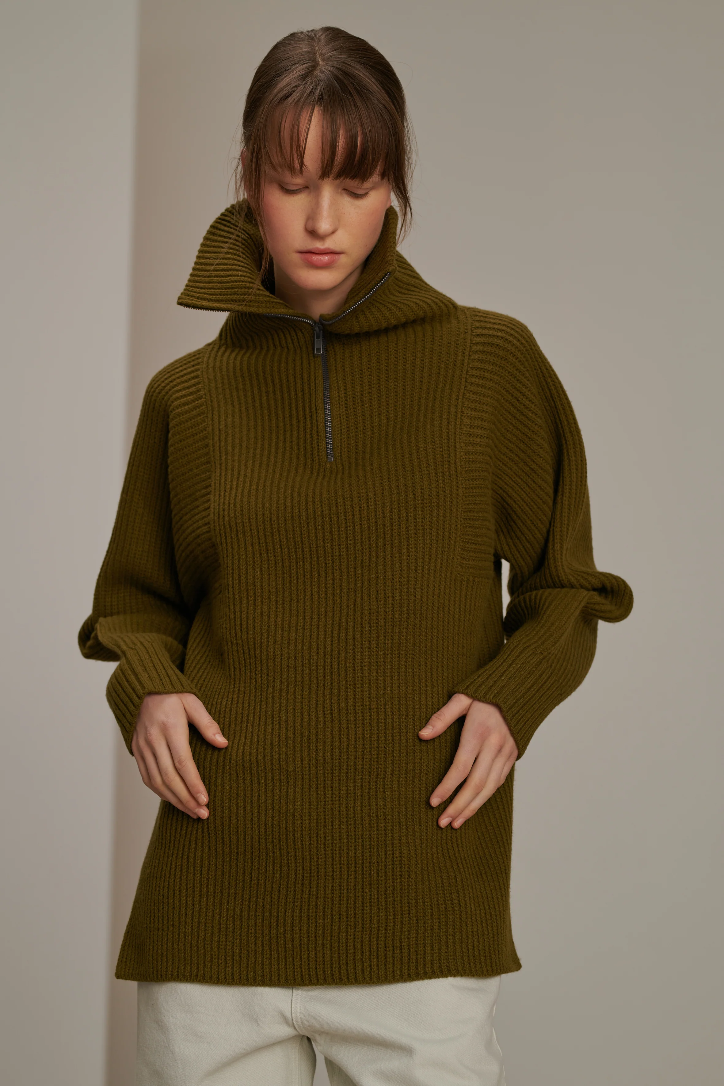 VISBY KHAKI SWEATER