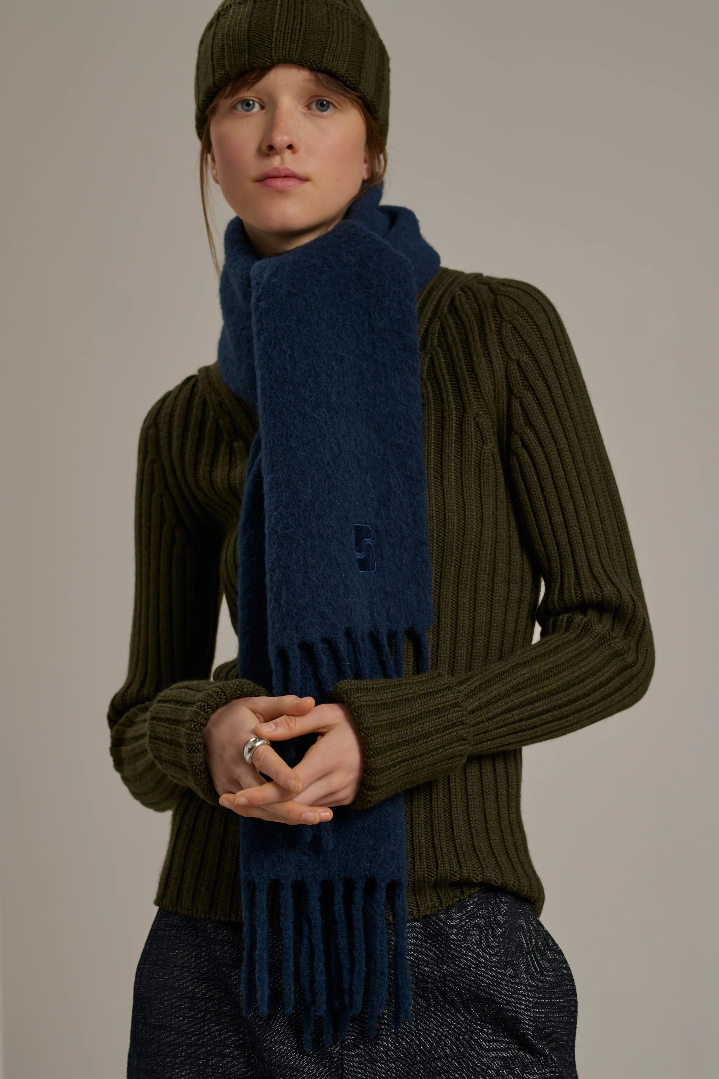 SOFT NAVY SCARF