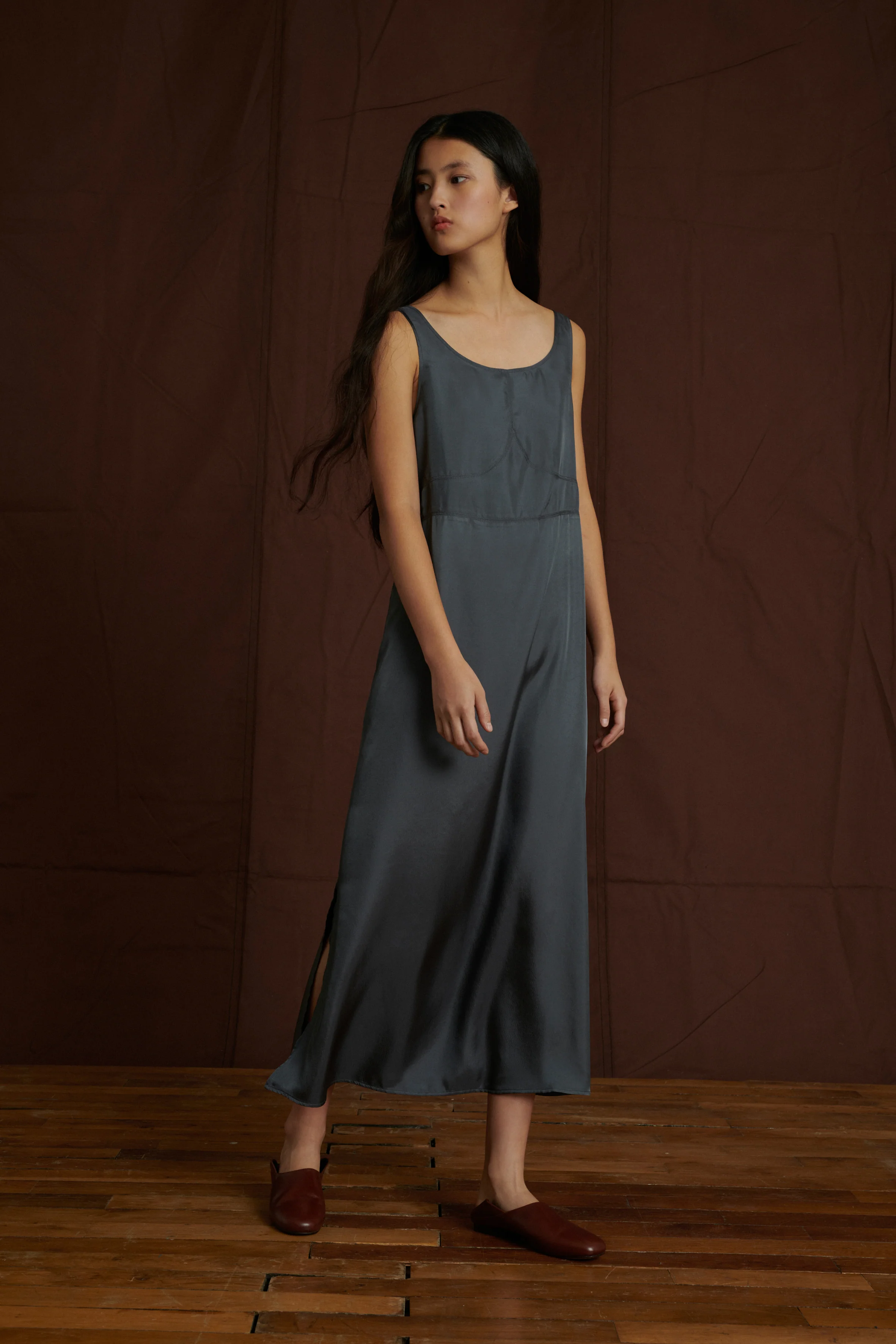 FEMININE GREY DRESS