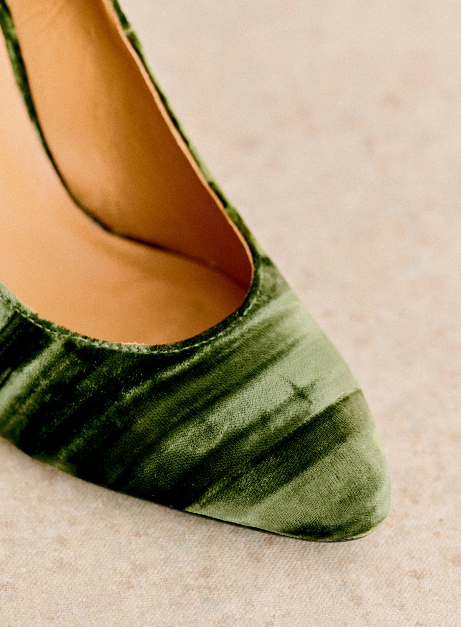 High Magda Court Shoe Green Velvet Pleats