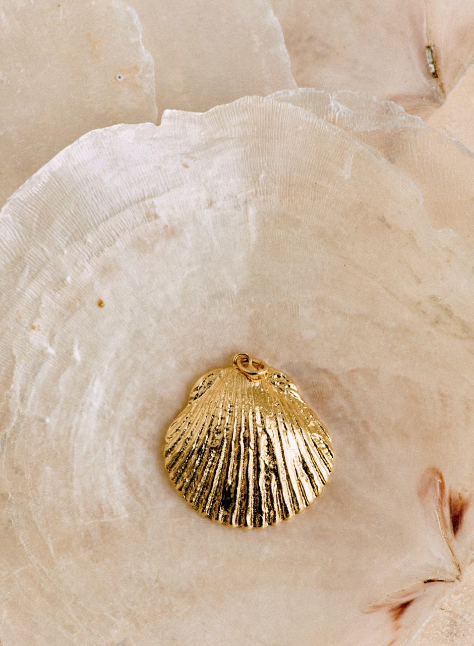 Irma Charm Gold shell