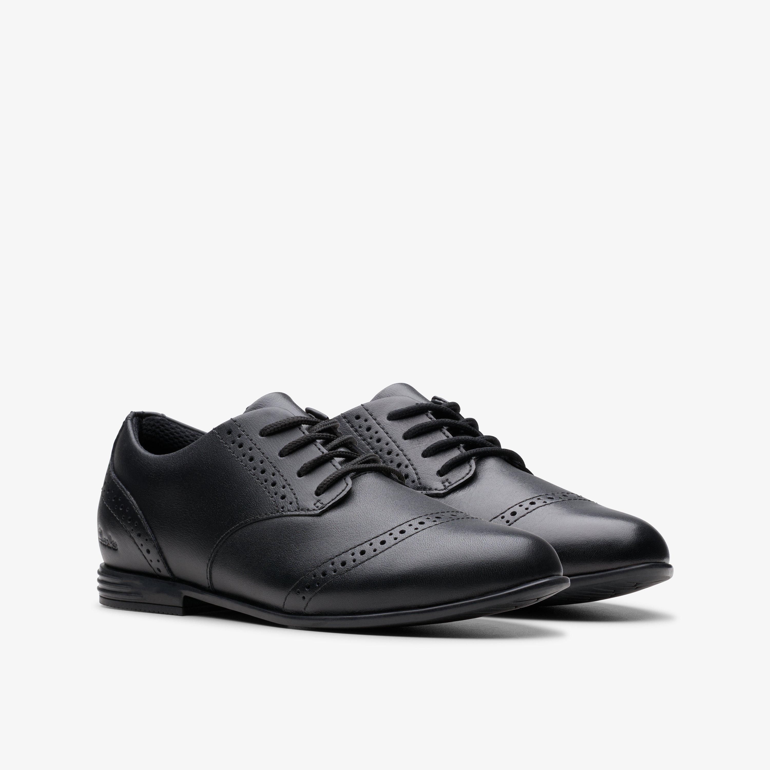 Finja Brogue Older