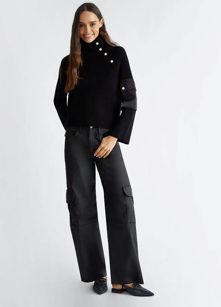 Sweater with buttons and pocket