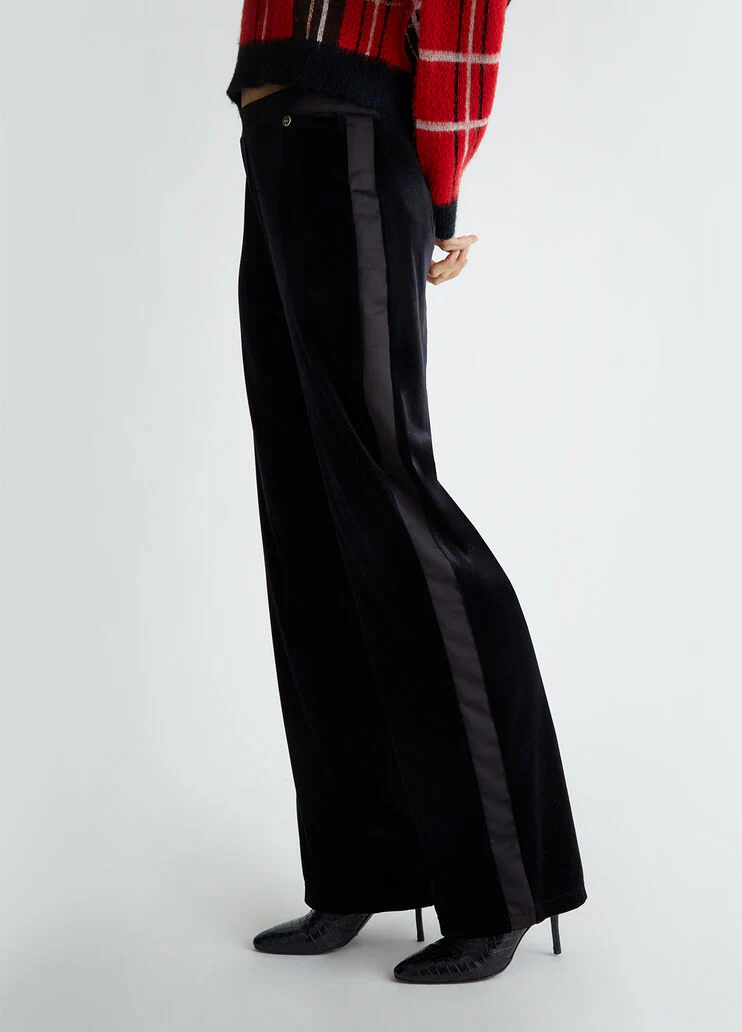 Elegant velvet trousers