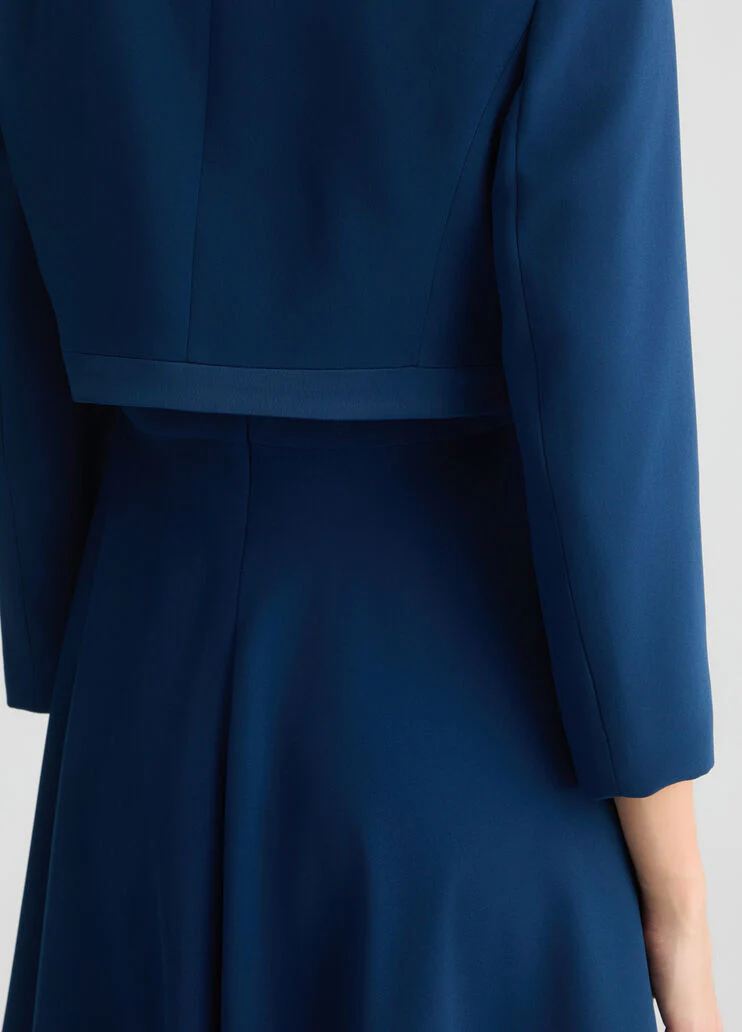 Cropped elegant blue jacket