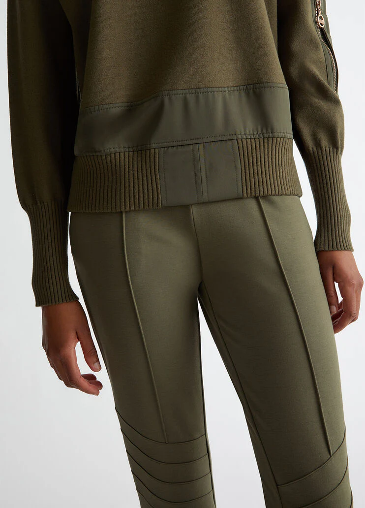 Crew-neck sweater with pocket