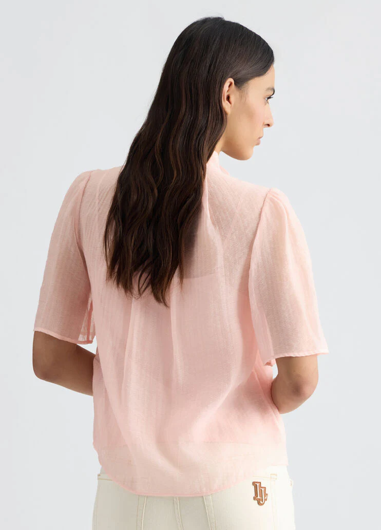 Short-sleeved blouse