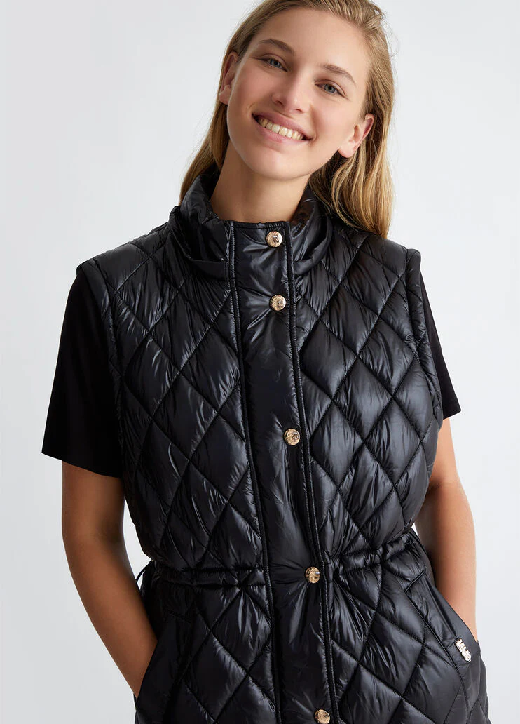 Padded jacket with detachable sleeves