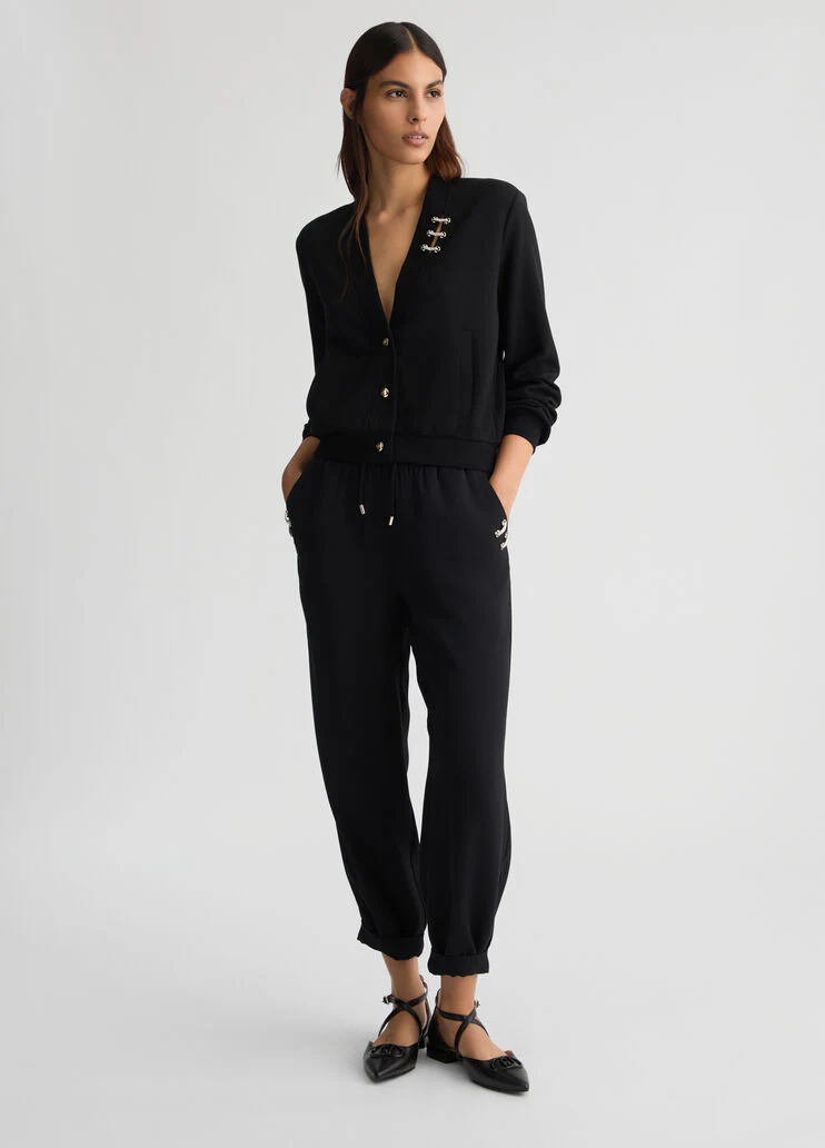 Sweatshirt with buttons