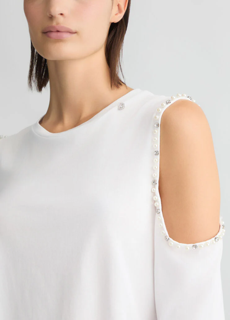 T-shirt with pearls and rhinestones