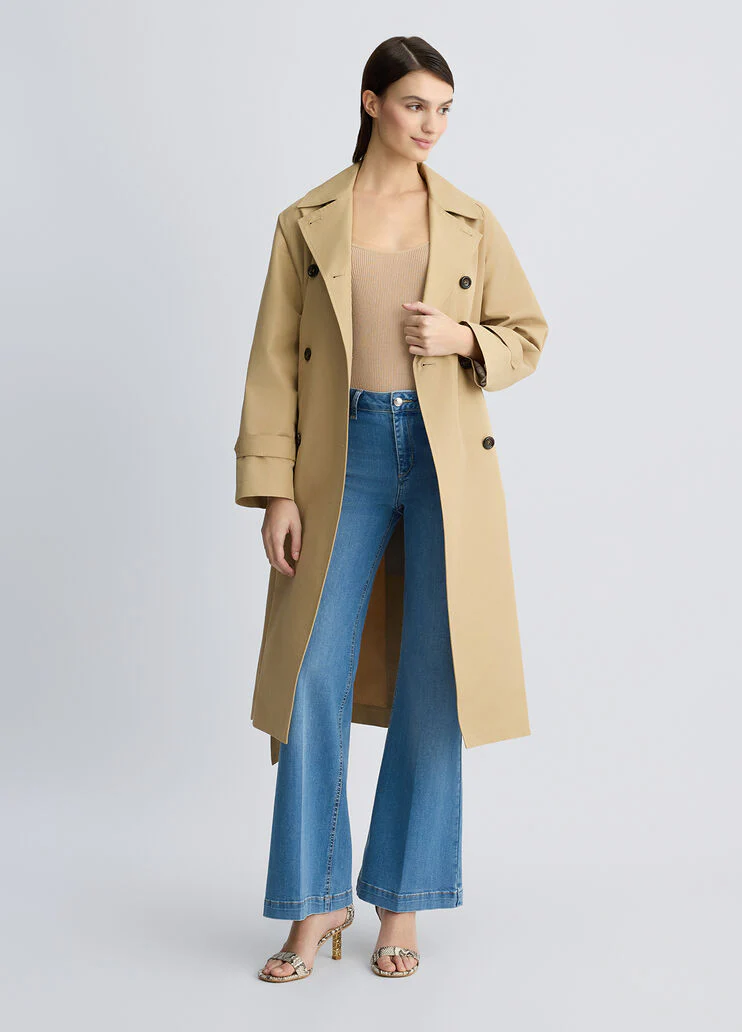 Double-breasted trenchcoat with belt