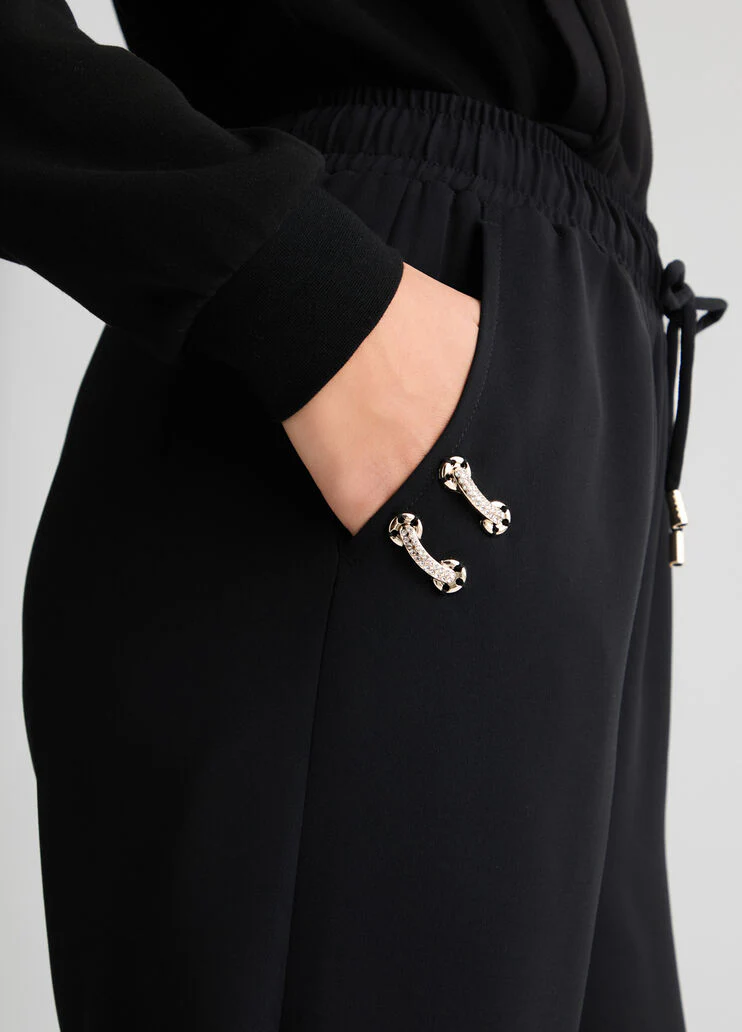 Croppedgging trousers