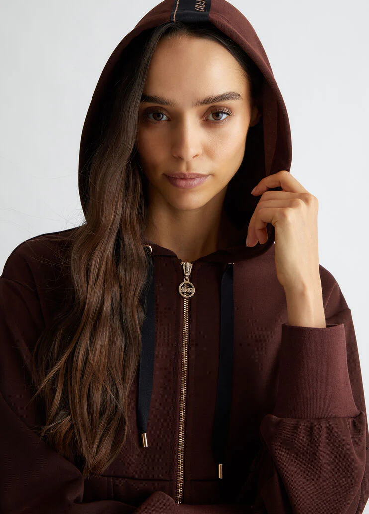 Hooded sweatshirt with zip