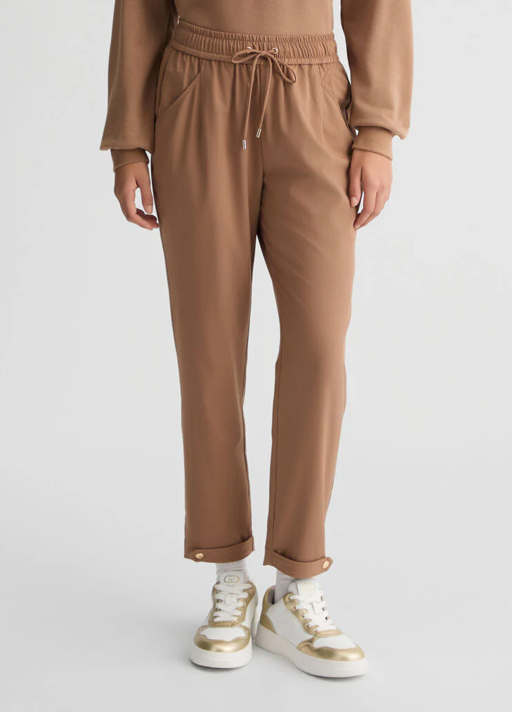 Cropped beige trousers