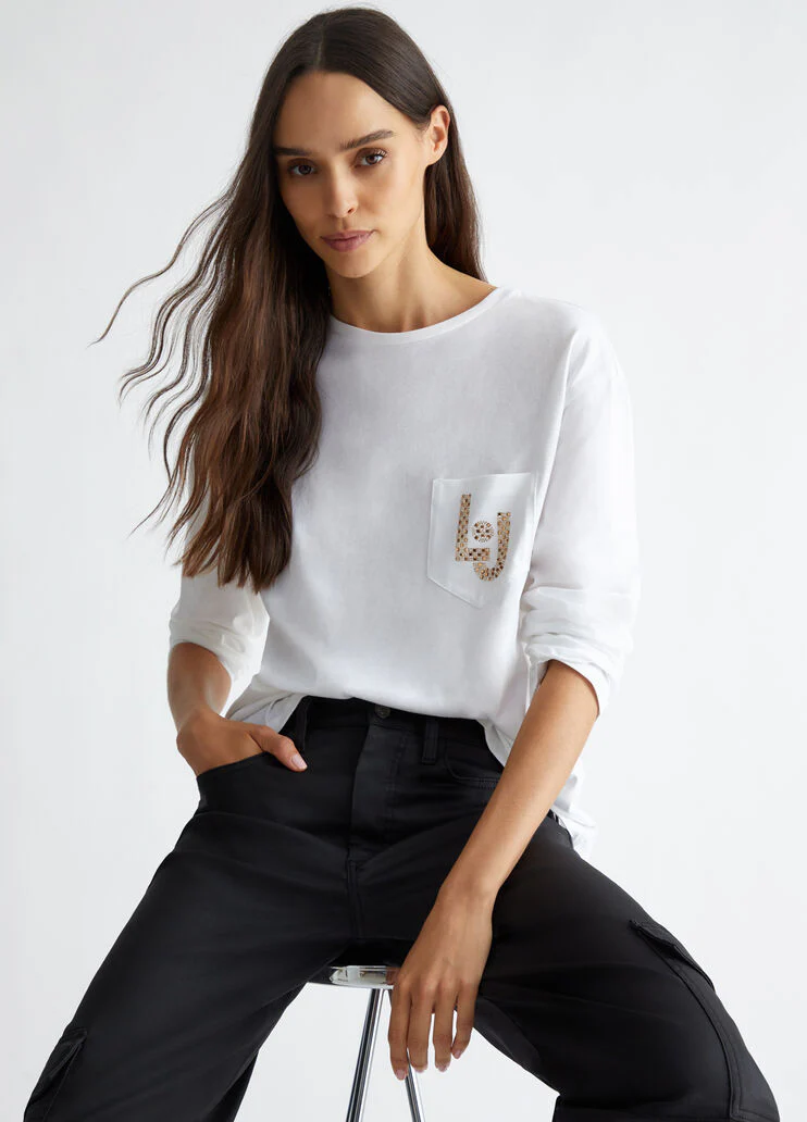 T-shirt with small pocket