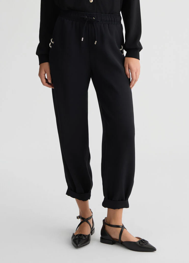 Croppedgging trousers