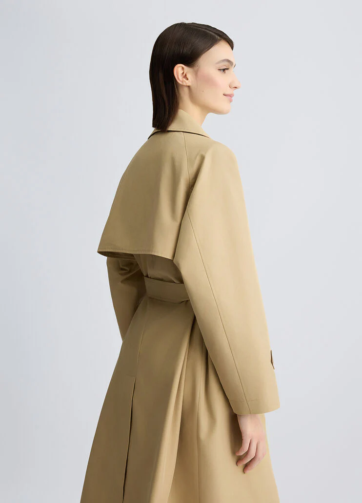 Double-breasted trenchcoat with belt