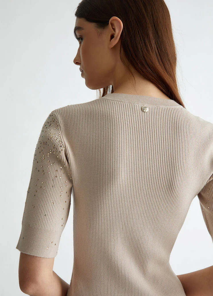 Top with dégradé gemstones