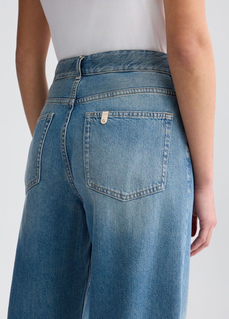 High-rise baggy jeans