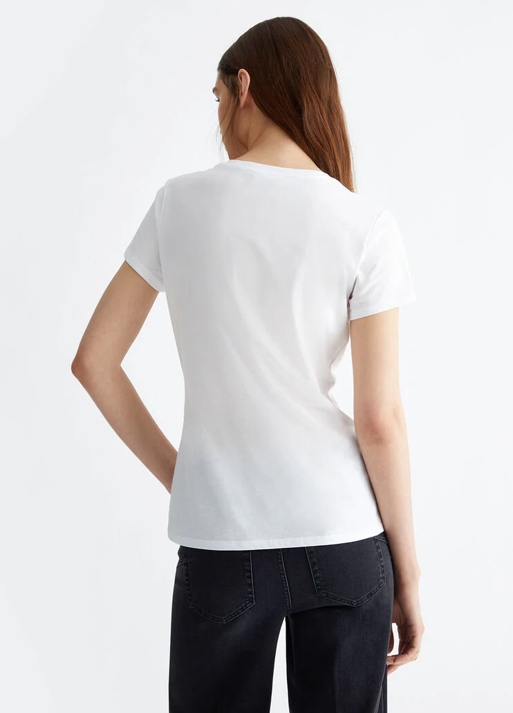 T-shirt with heart and gemstones