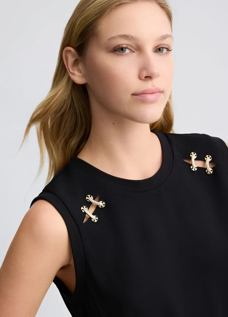 Short dress with belt