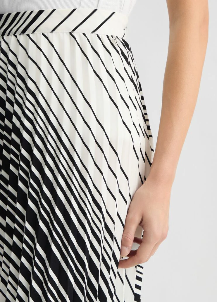 Pleated striped skirt