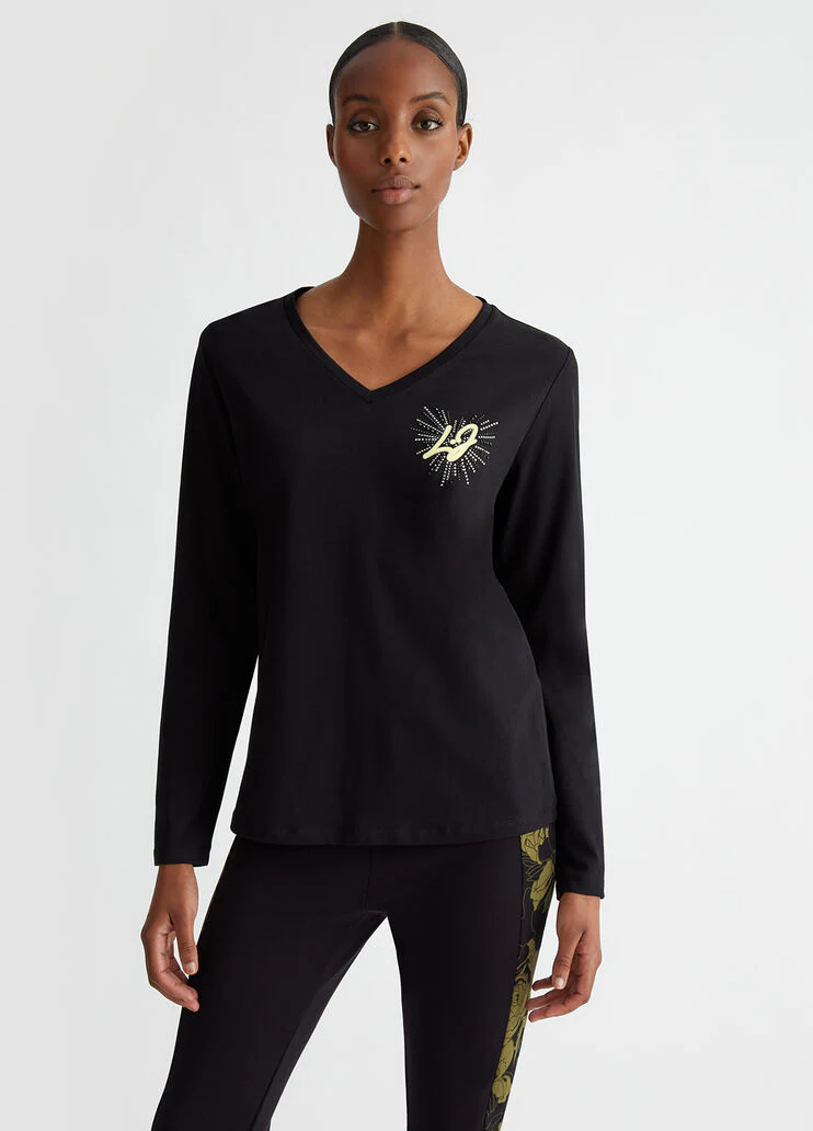 T-shirt with heart and gemstones