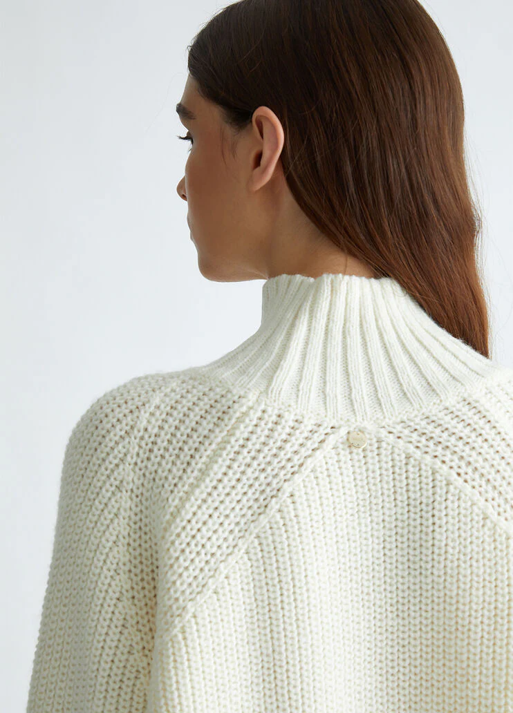 White wool jumper