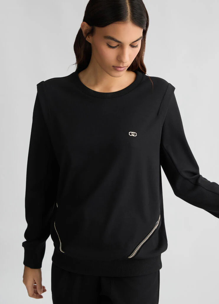 Black sweatshirt