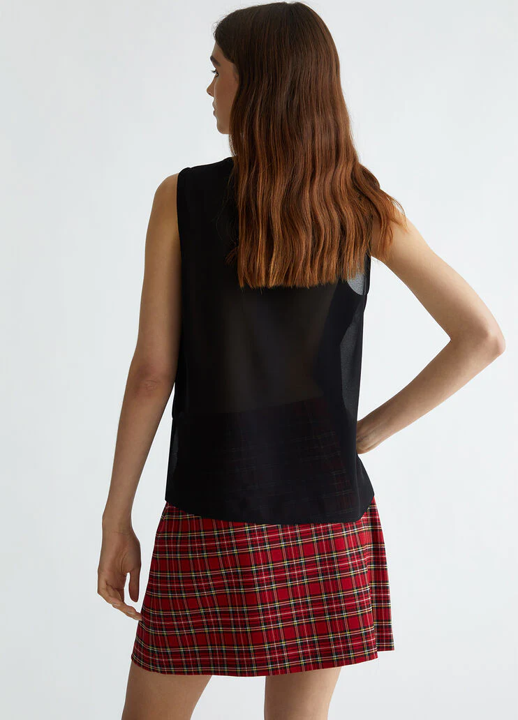 Top with velvet insert