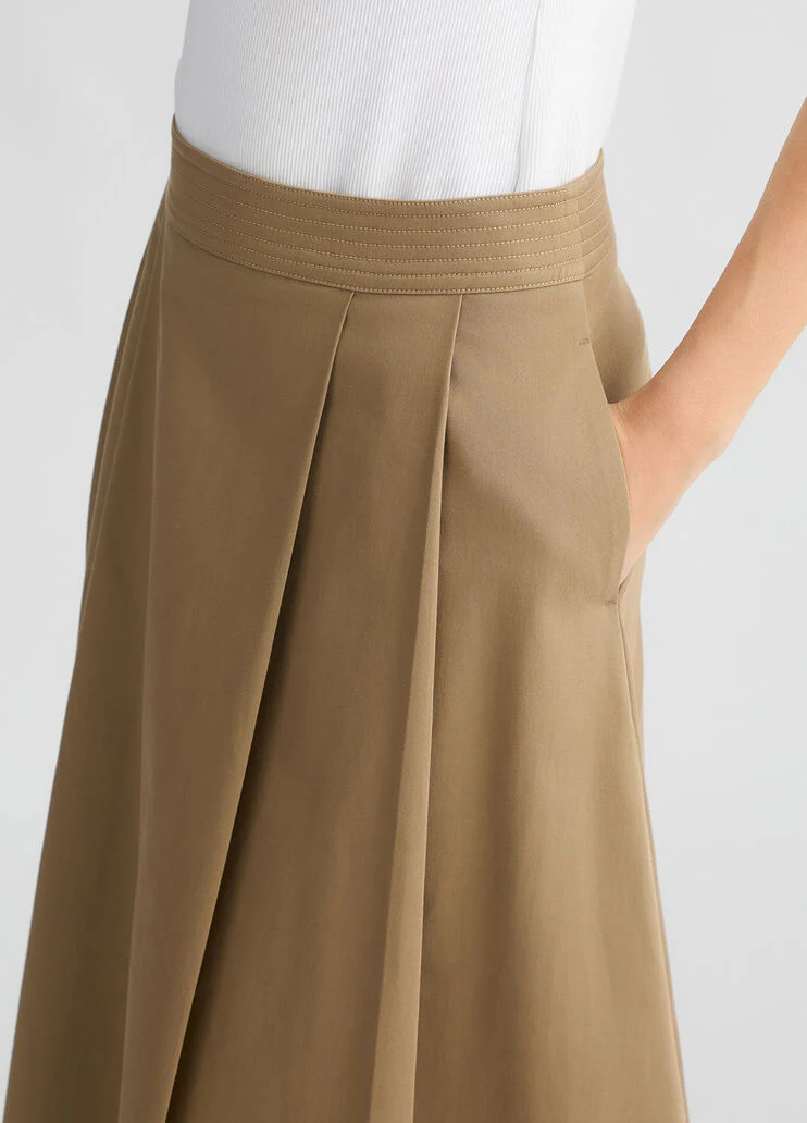 Beige pleated skirt