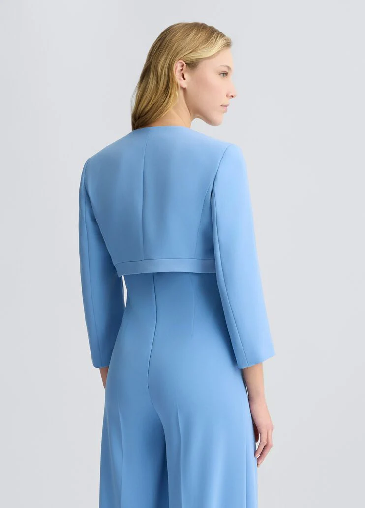 Cropped elegant blue jacket