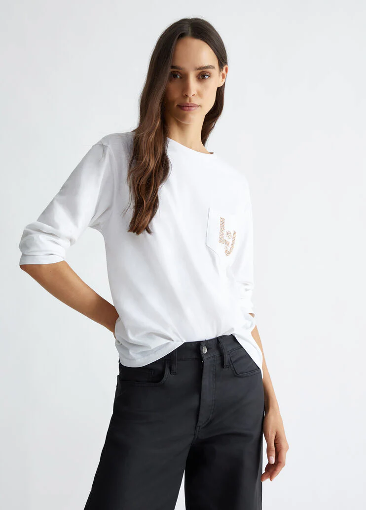 T-shirt with small pocket