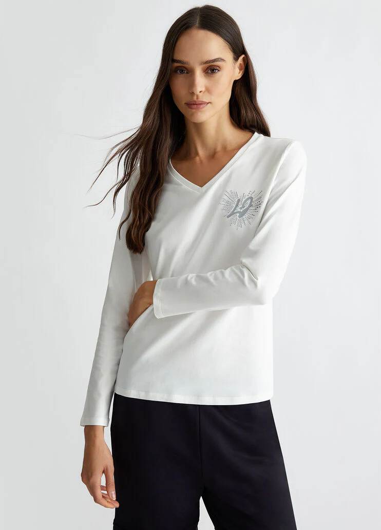 T-shirt with heart and gemstones