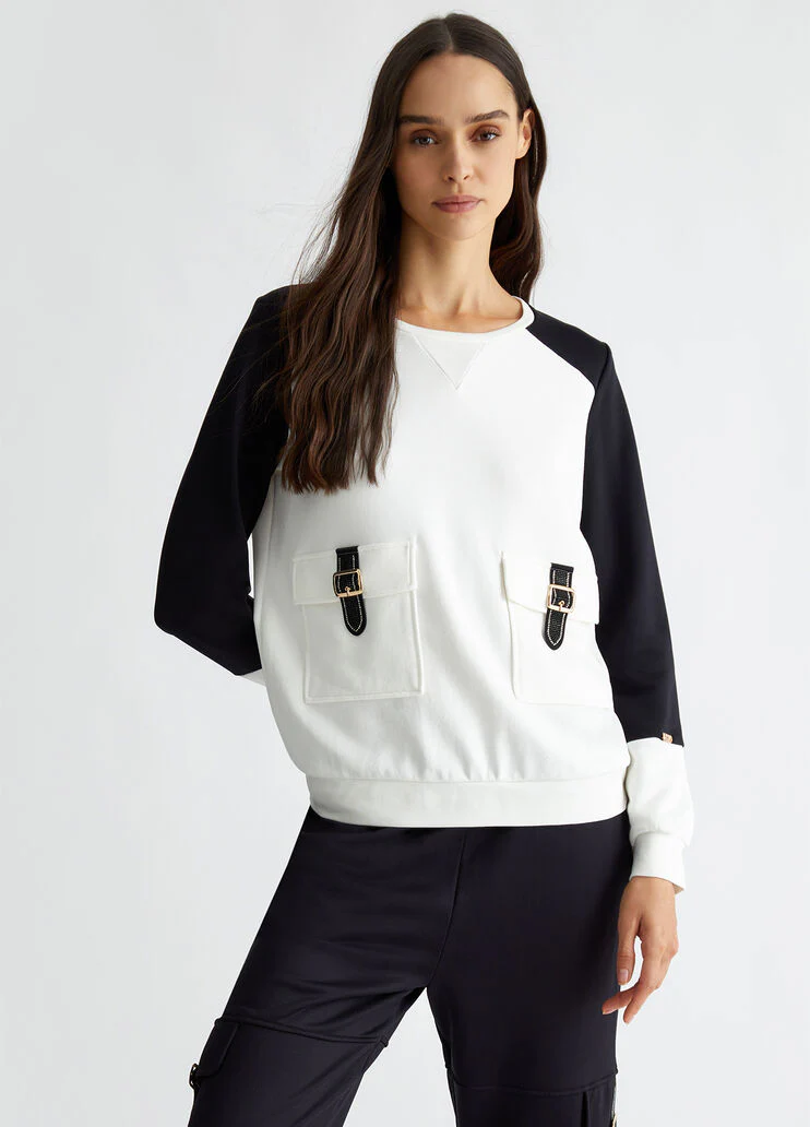 Sweatshirt with pockets