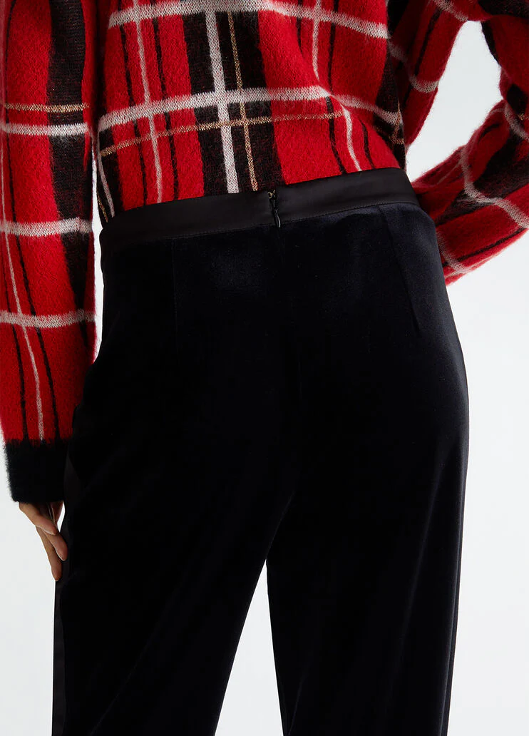 Elegant velvet trousers