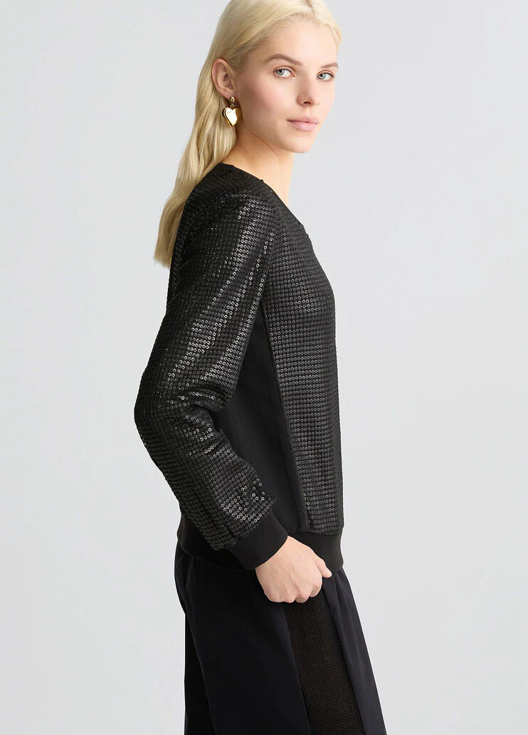 Sweatshirt with sequins