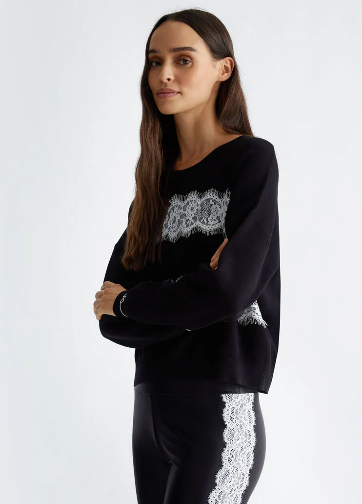 Jumper with lace