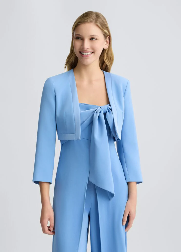 Cropped elegant blue jacket