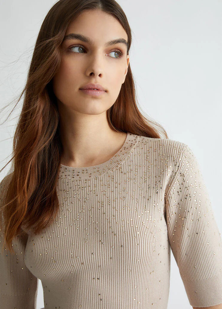 Top with dégradé gemstones