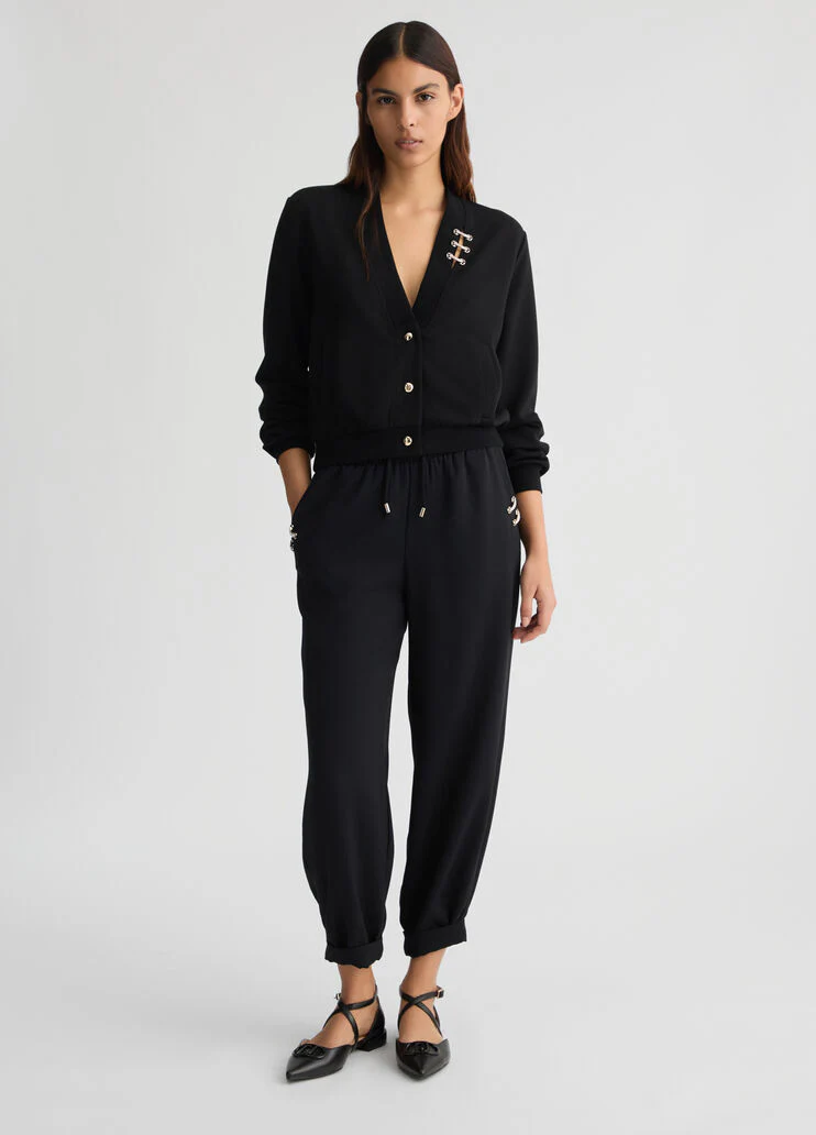 Croppedgging trousers