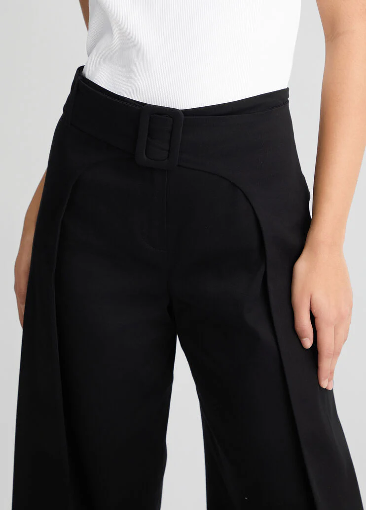 Wide-leg trousers with belt