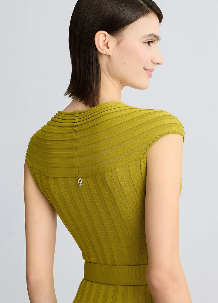 Knit dress with belt