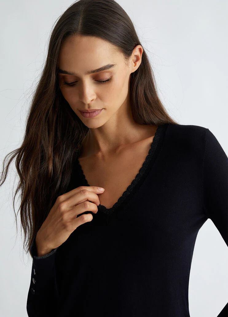 V-neck jumper