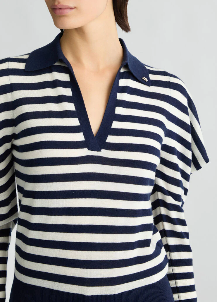 White and blue wool and cashmere jumper