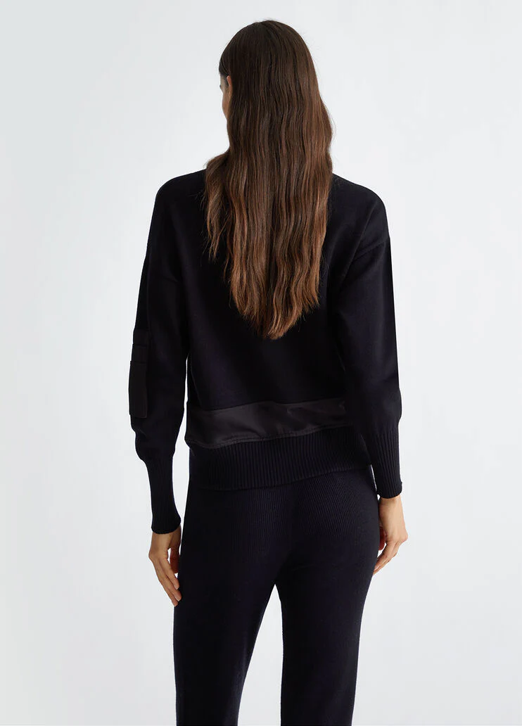 Crew-neck sweater with pocket