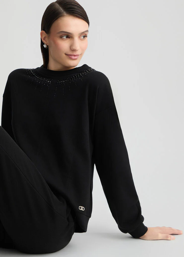 Sweatshirt with rhinestones